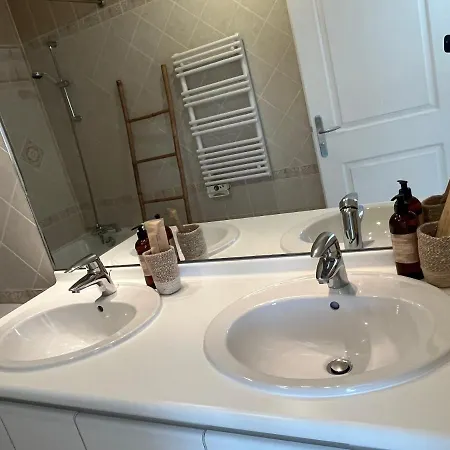 Apartment Les Moulineaux Quai De Seine Issy-les-Moulineaux